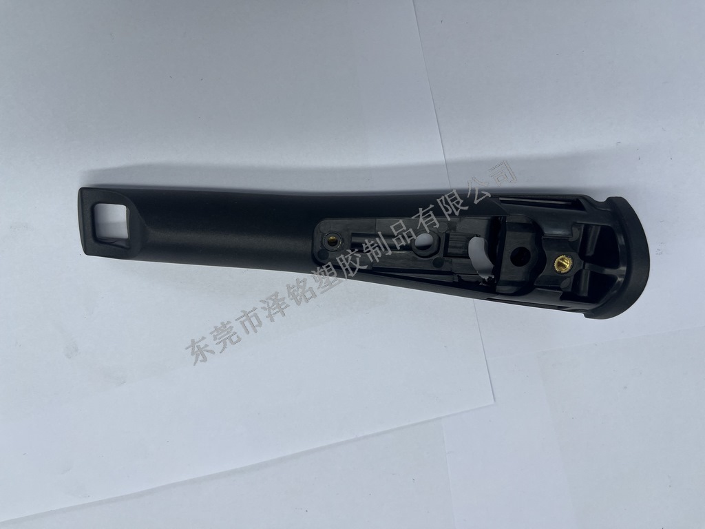 依客戶(hù)標(biāo)準(zhǔn)定制的電木手把手柄，深受客戶(hù)信賴(lài)與認(rèn)可